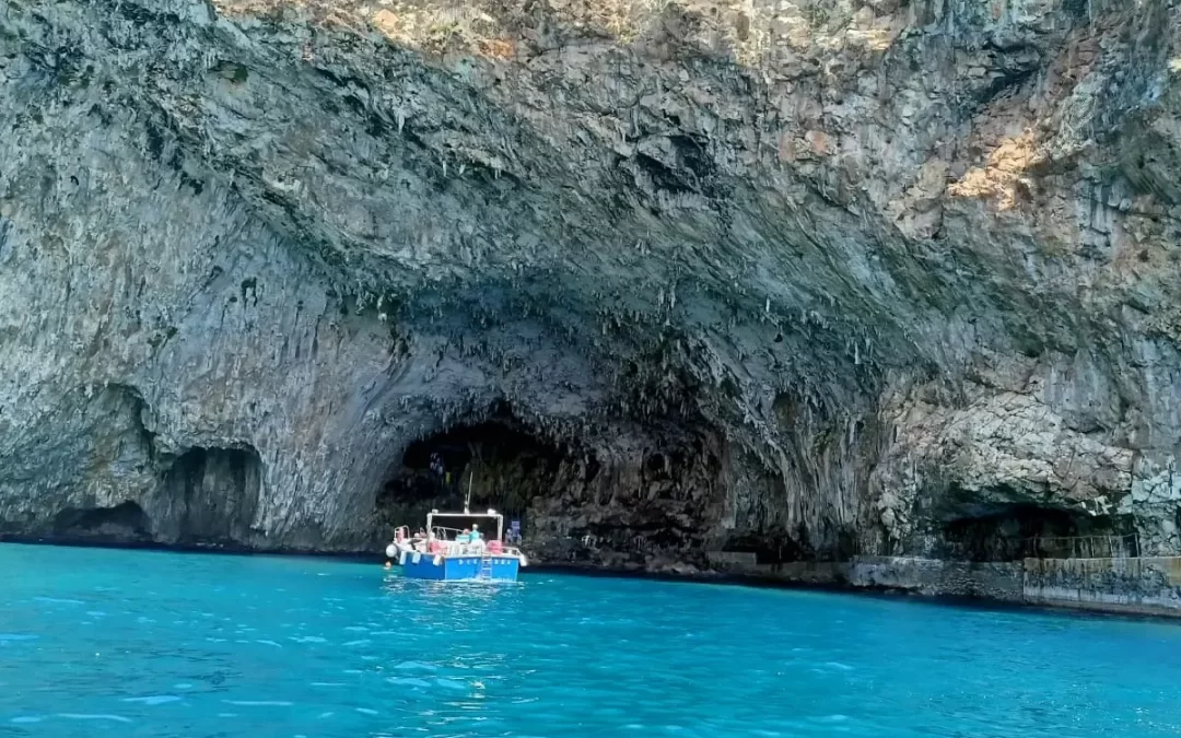 Quali sono le grotte più belle del Salento visitabili dal mare