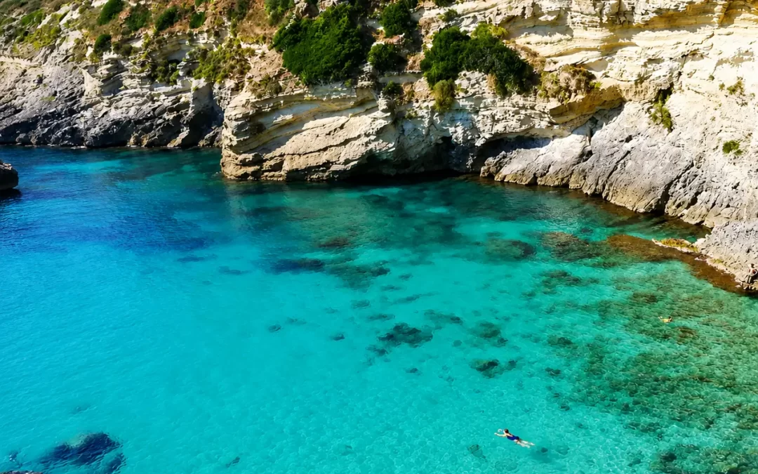 Porto Miggiano e Santa Cesarea Terme: cosa vedere in barca lungo la costa adriatica